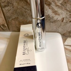No at Rejuvenique (light) hair serum